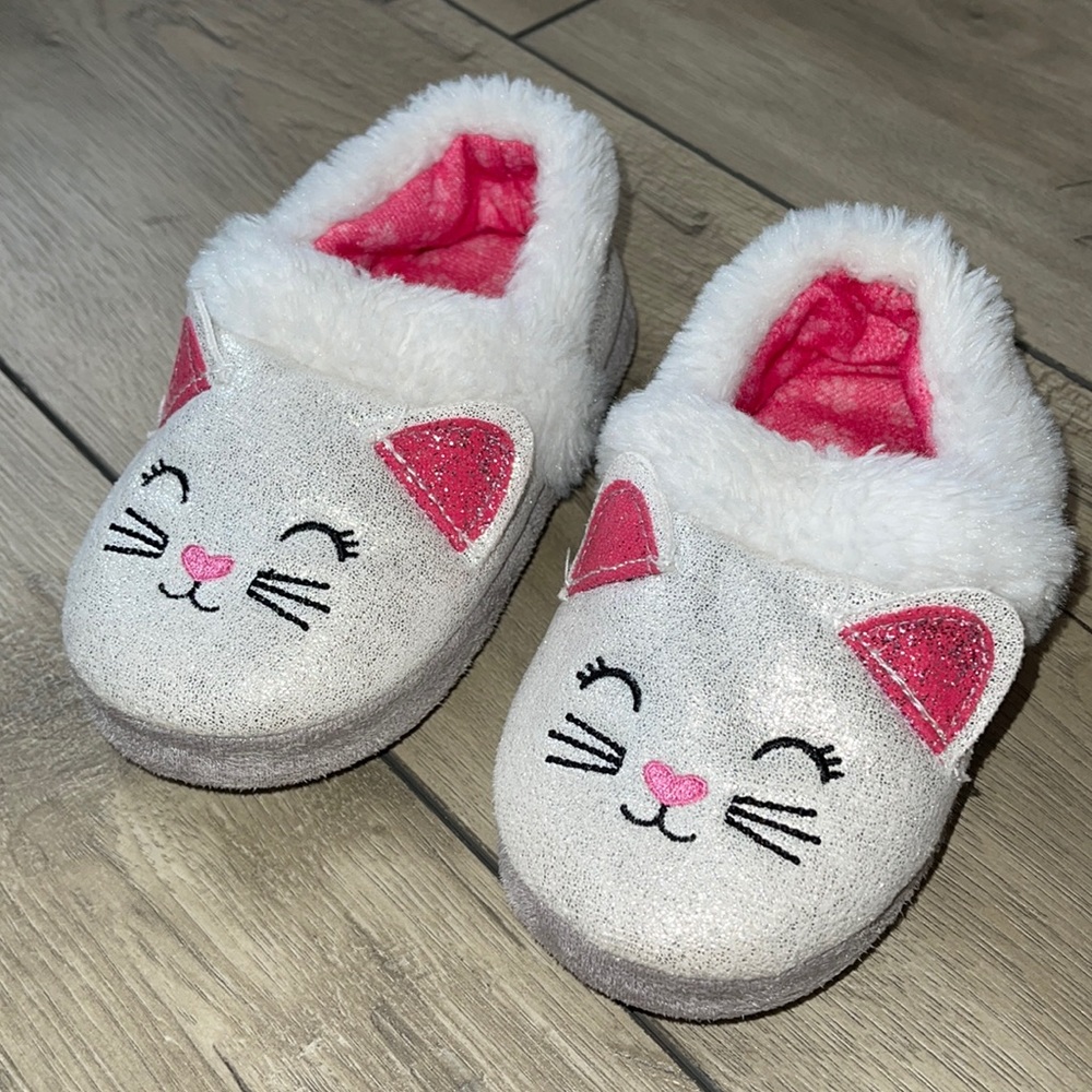 Toddler Girl Slippers Size 9/10